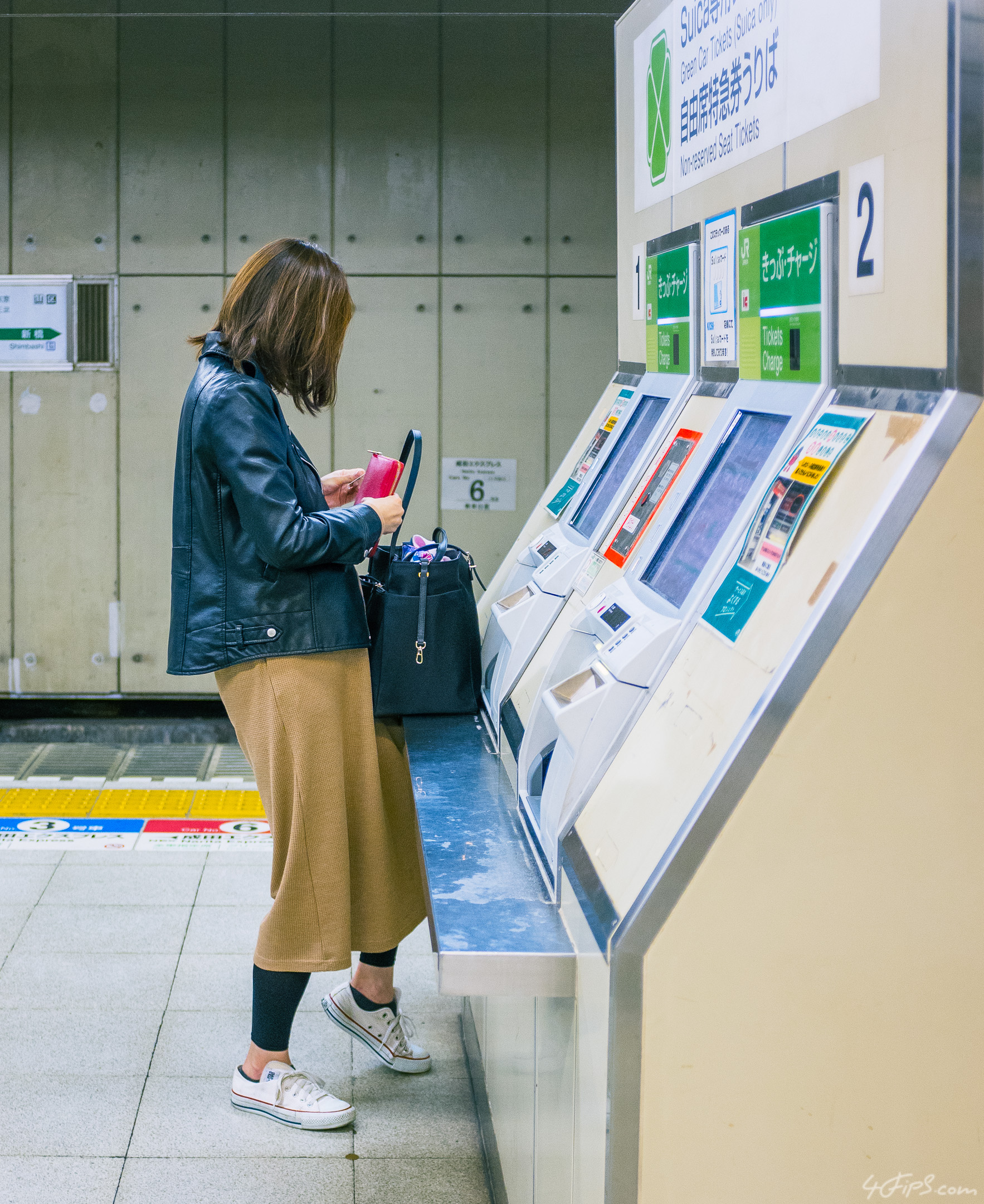 Recharging a Suica at Tokyo Station